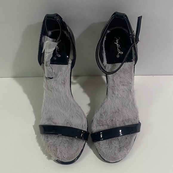 Qupid Women's 7.5 Black Glossy Heels W/Gray Soft Fur Insole - Picture 1 of 8
